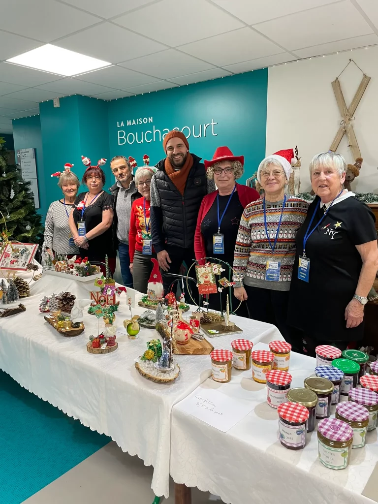 L'association Saint-Laurent Presqu'île et l'association Un P'tit Sourire à la Maison Bouchancourt pour une opération fête de Noël