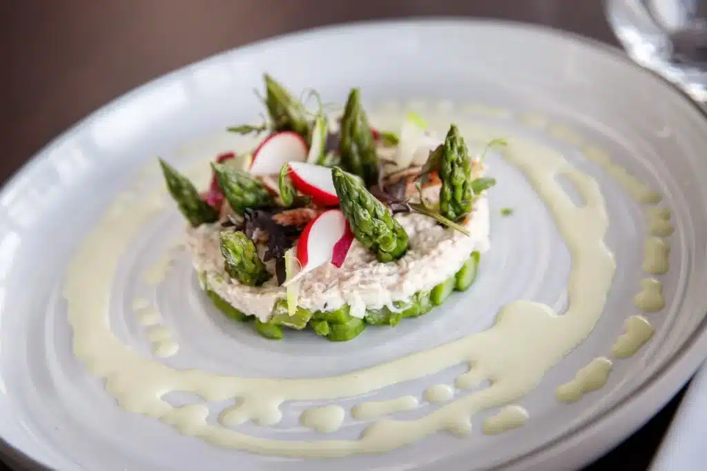 tartare-asperges-radis-sauce-legere